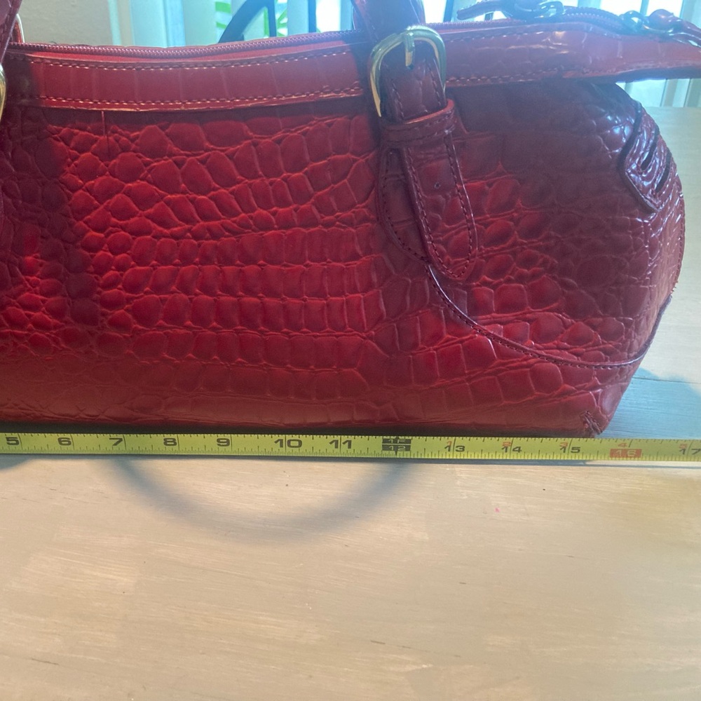 Elegant Red Tianni Crocodile-Embossed Women's Bag - Picture 12 of 12